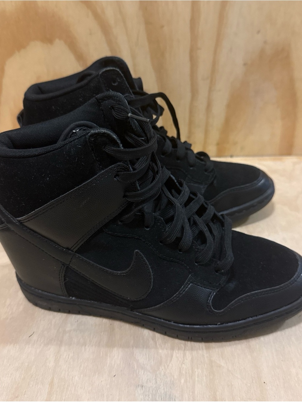 Womens Nike 528899-004 Dunk Sky Hi Triple Black Out Suede Wedge Sneaker Size 8.5